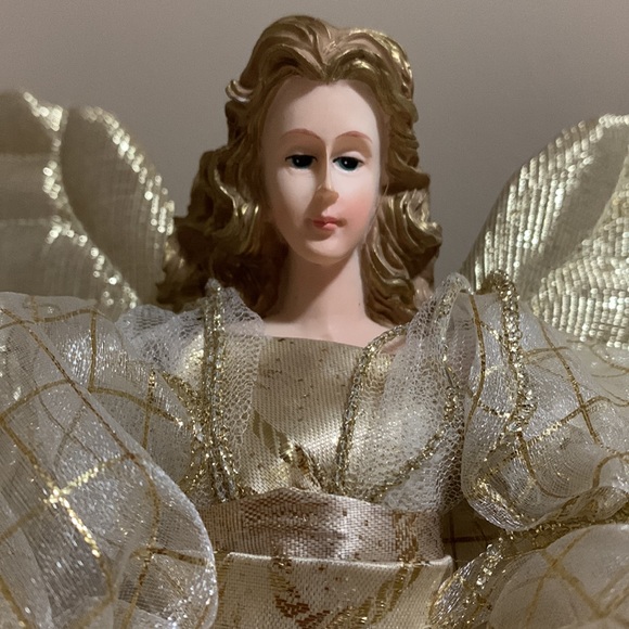 Angel Tree Topper/Mantle Decor - Picture 3 of 4